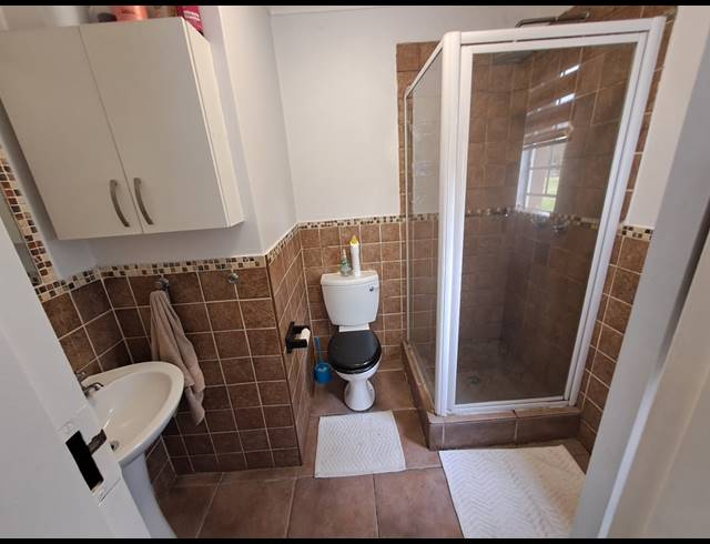 3 BEDROOM TOWNHOUSE FOR SALE IN CASTLEVIEW